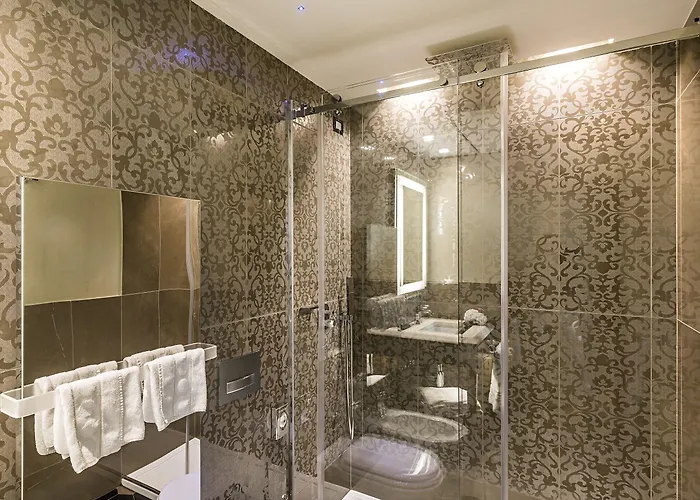 The Times 4* البندقية