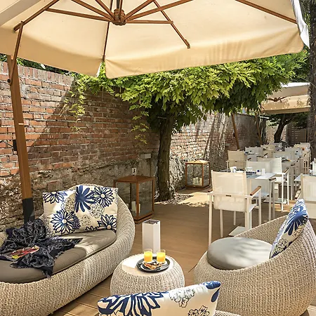 Szálloda The Times 4*